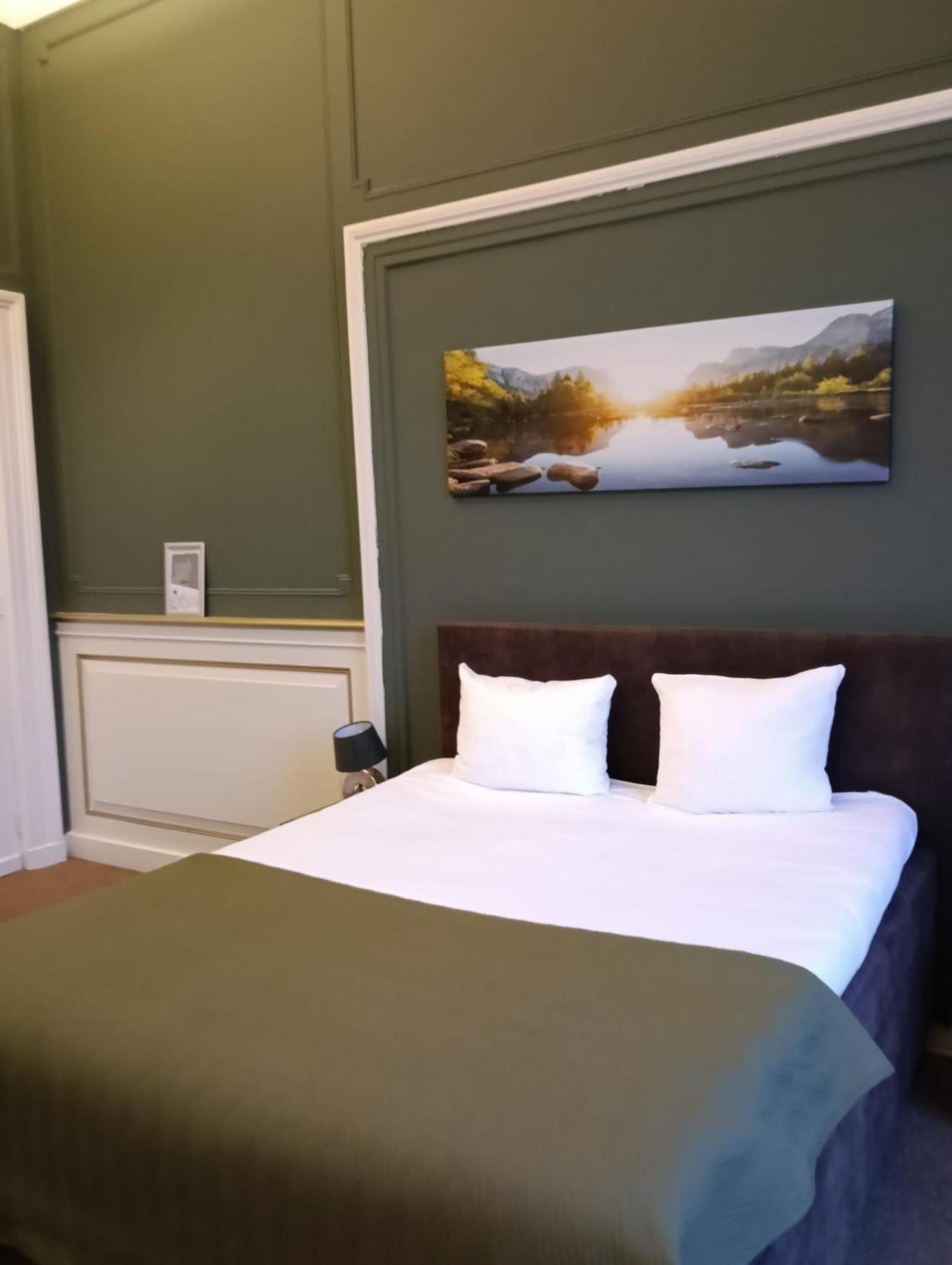 Dutch Golden Hotel
